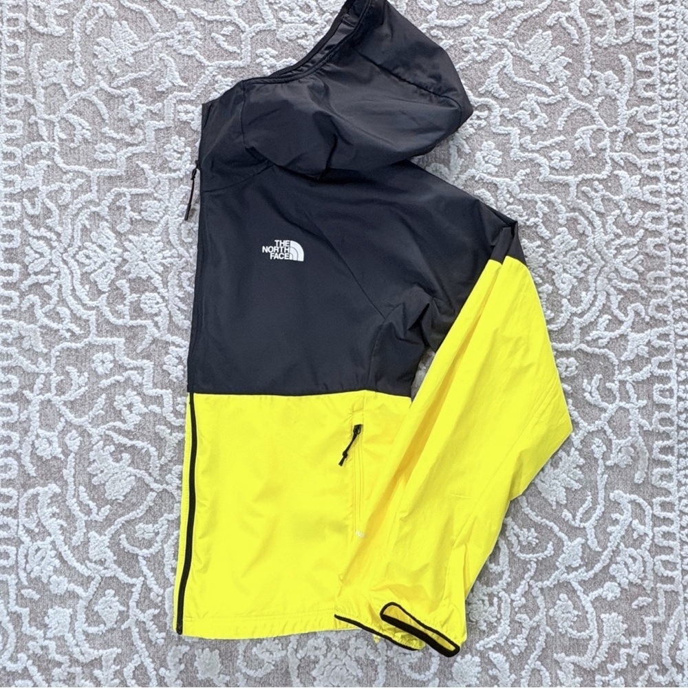 The North Face Women’s Flyweight Hoodie - Picture 5 of 15